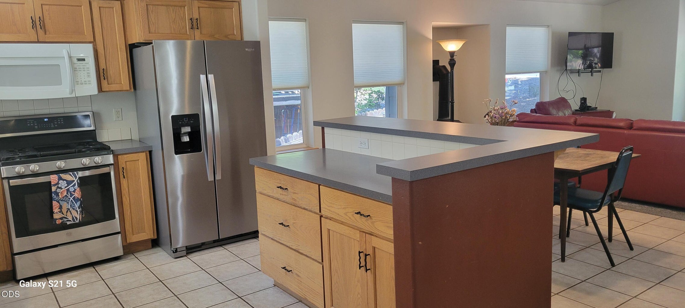 Kitchen Island with Breakfast Bar!