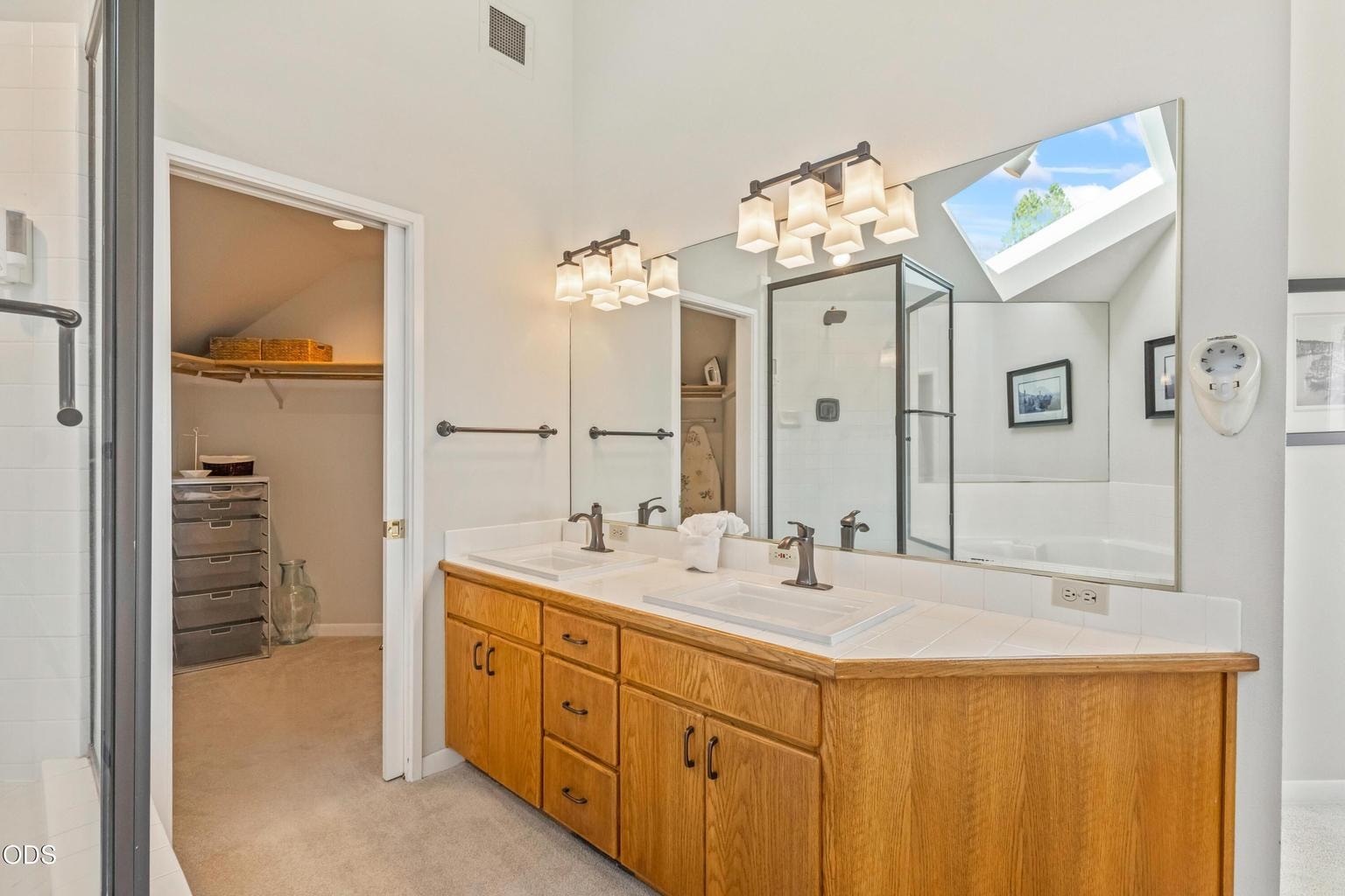 Dual vanity