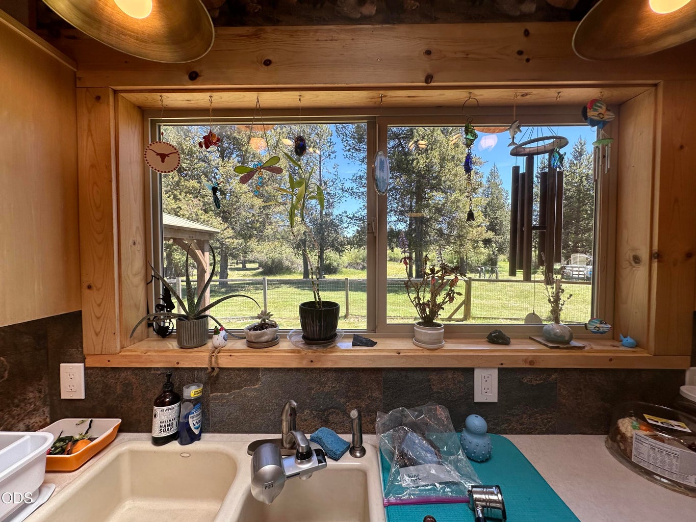 EVERY WINDOW HAS A GREAT VIEW.