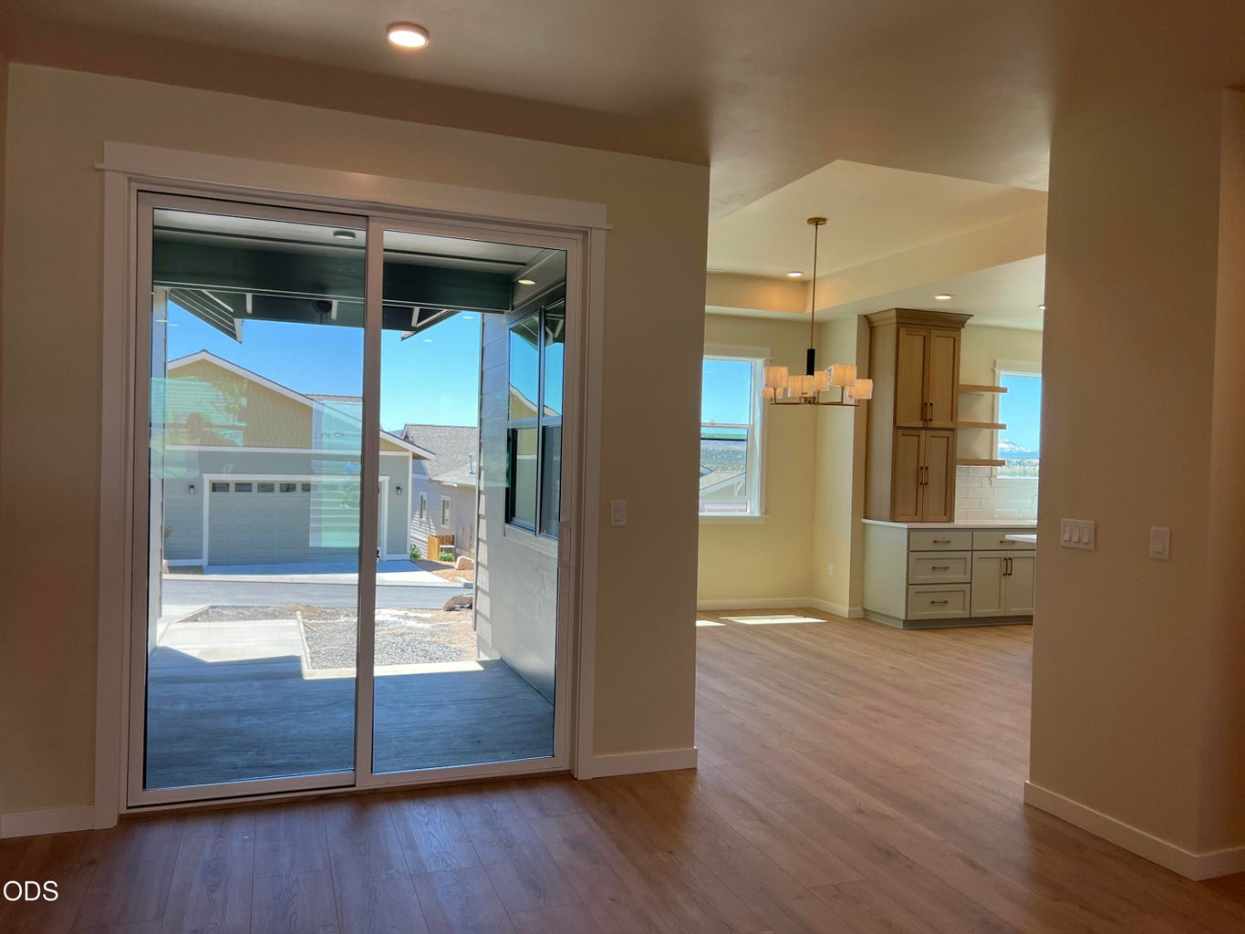 Photo of 202 SE Larkspur Drive 3 of 65