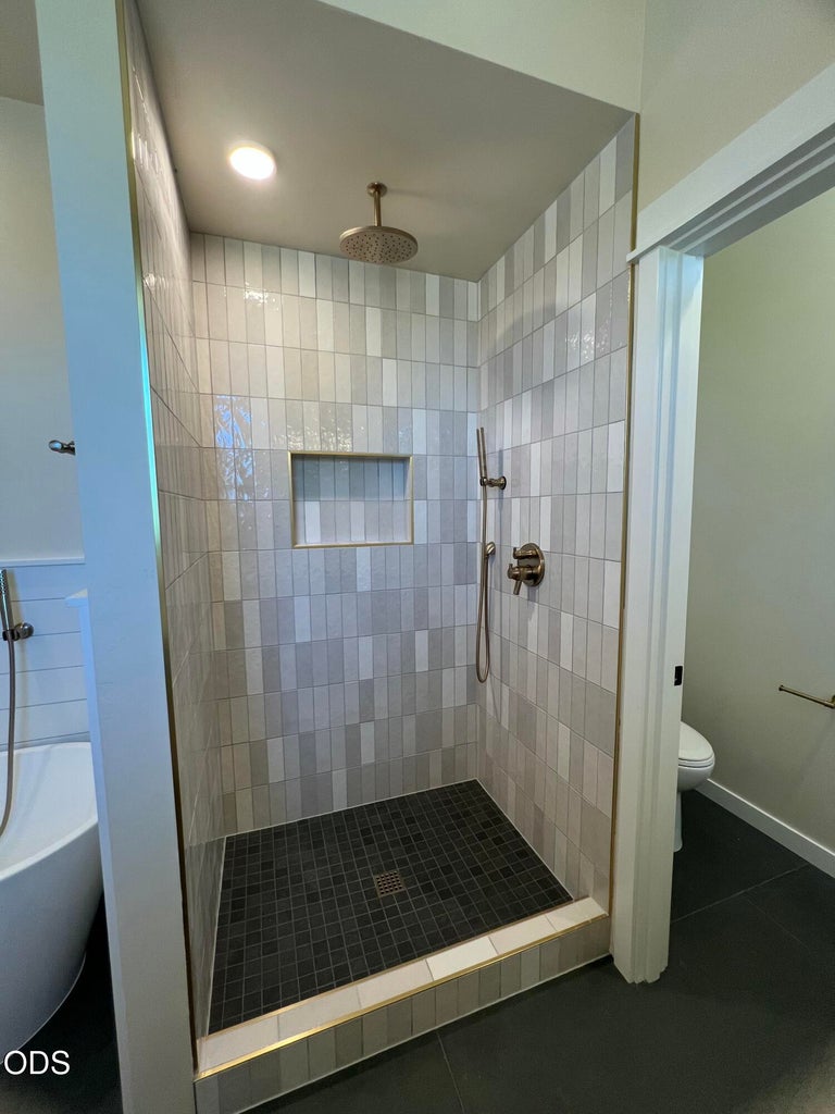 Photo of 202 SE Larkspur Drive 34 of 65