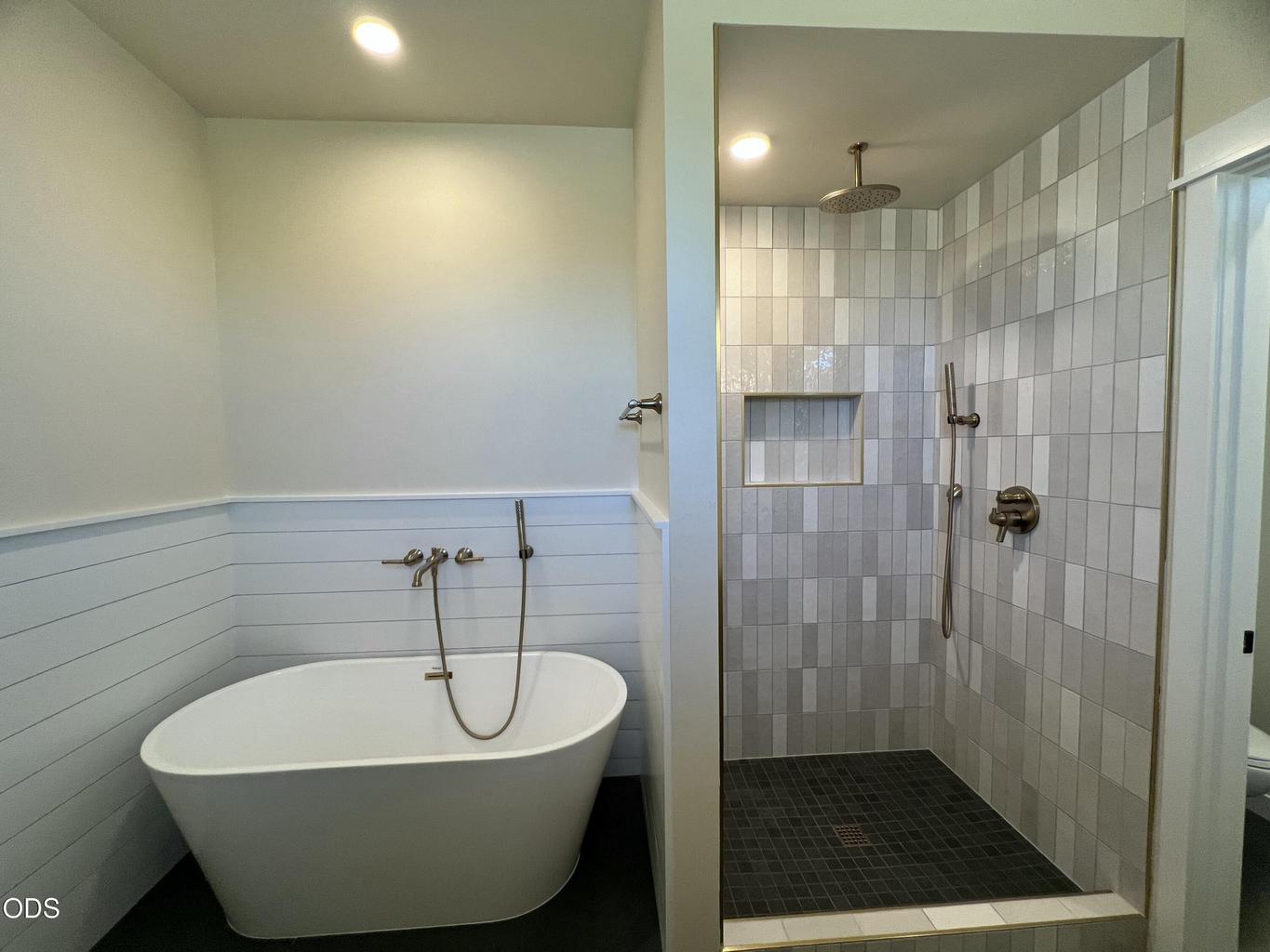 Photo of 202 SE Larkspur Drive 35 of 65