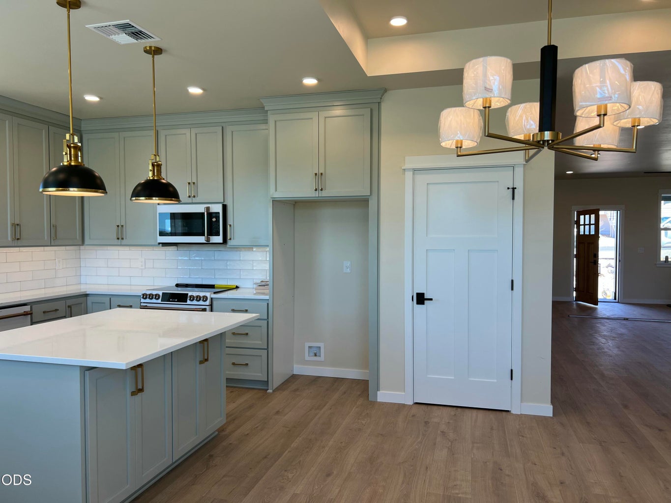 Photo of 202 SE Larkspur Drive 5 of 65