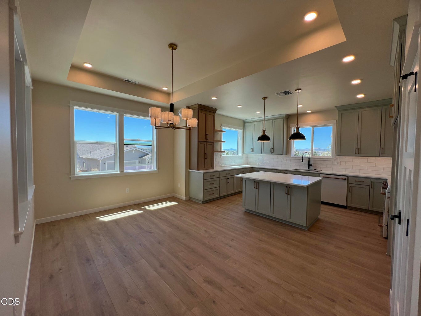 Photo of 202 SE Larkspur Drive 8 of 65