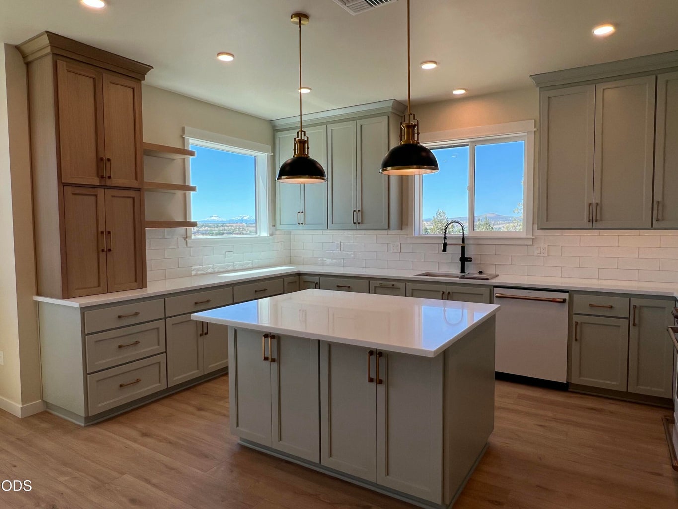 Photo of 202 SE Larkspur Drive 13 of 65