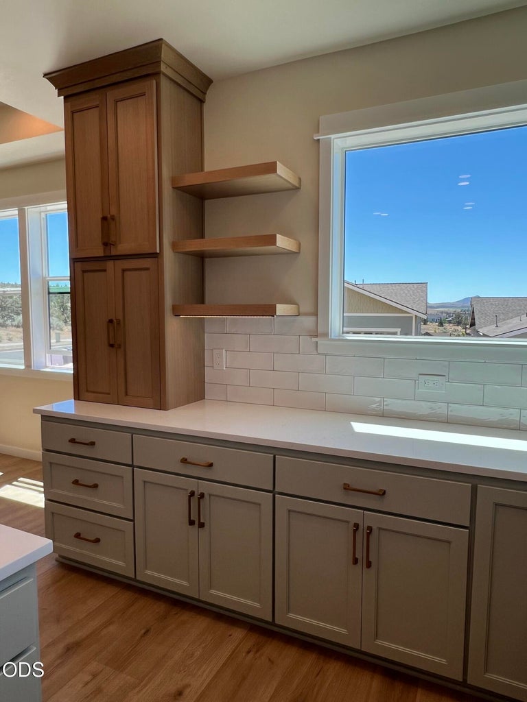 Photo of 202 SE Larkspur Drive 15 of 65