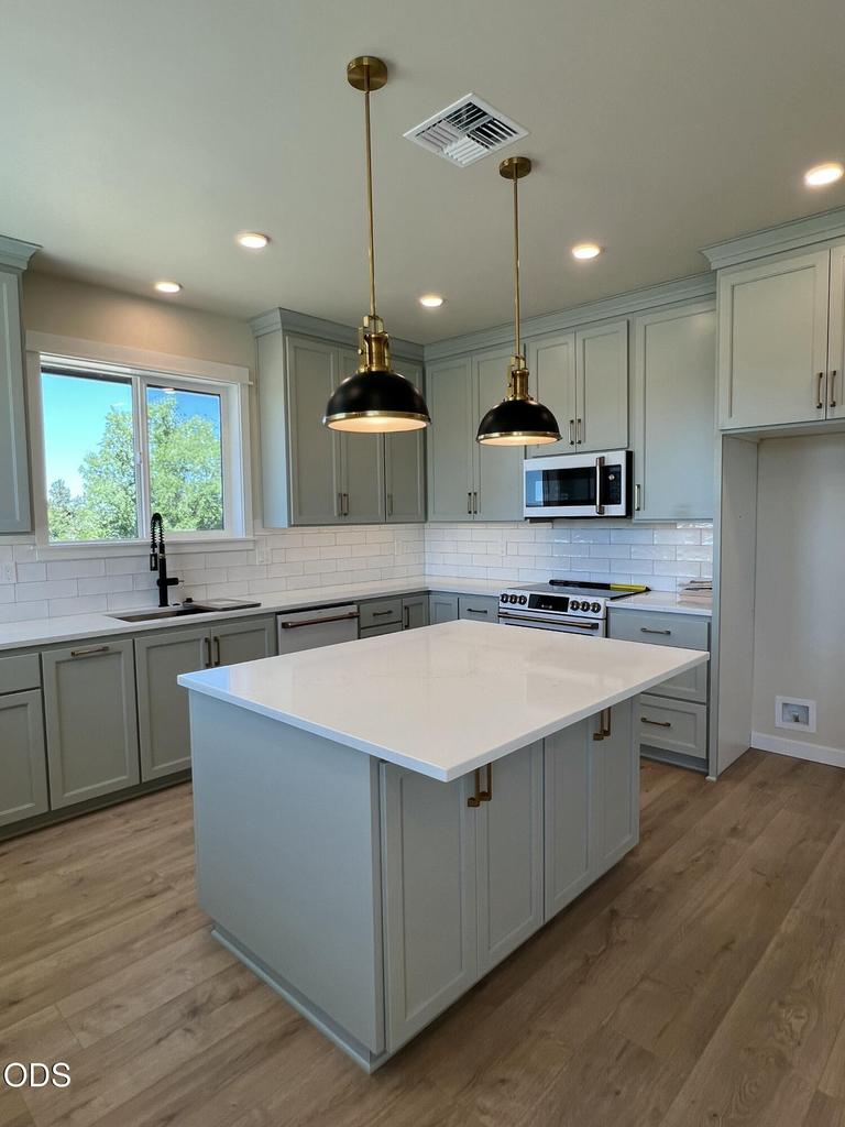 Photo of 202 SE Larkspur Drive 17 of 65