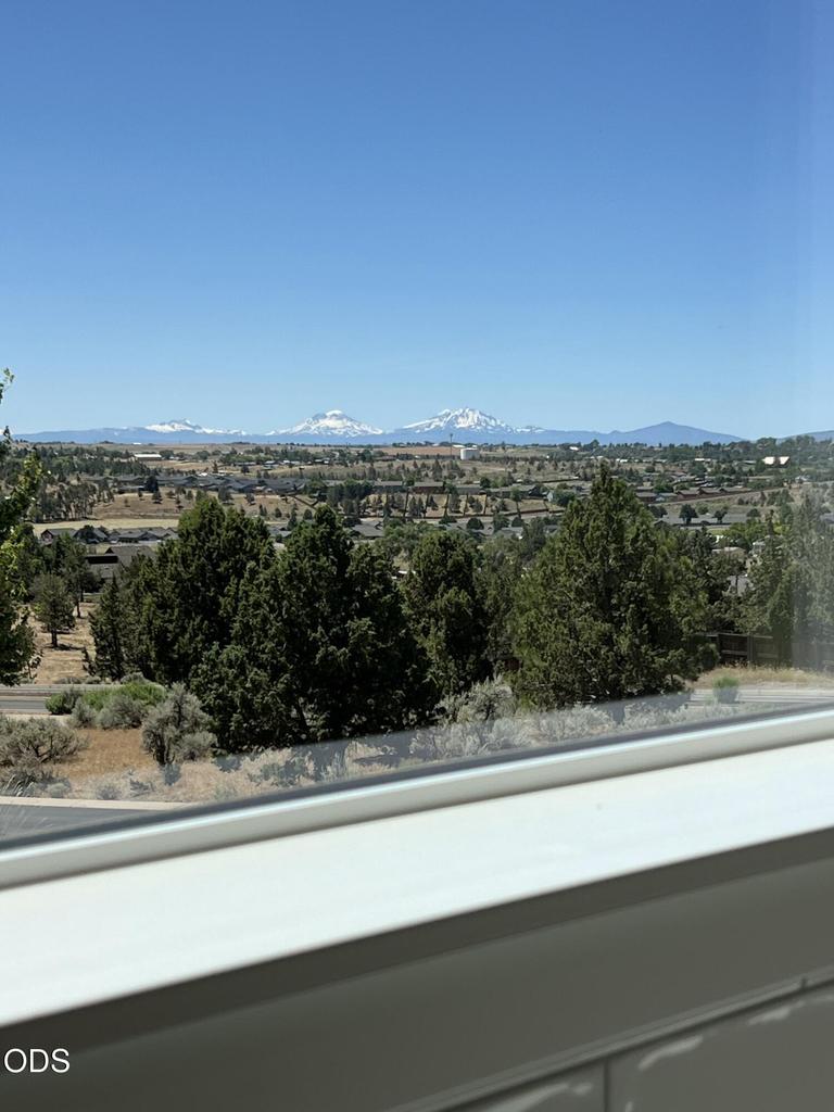Photo of 202 SE Larkspur Drive 16 of 65