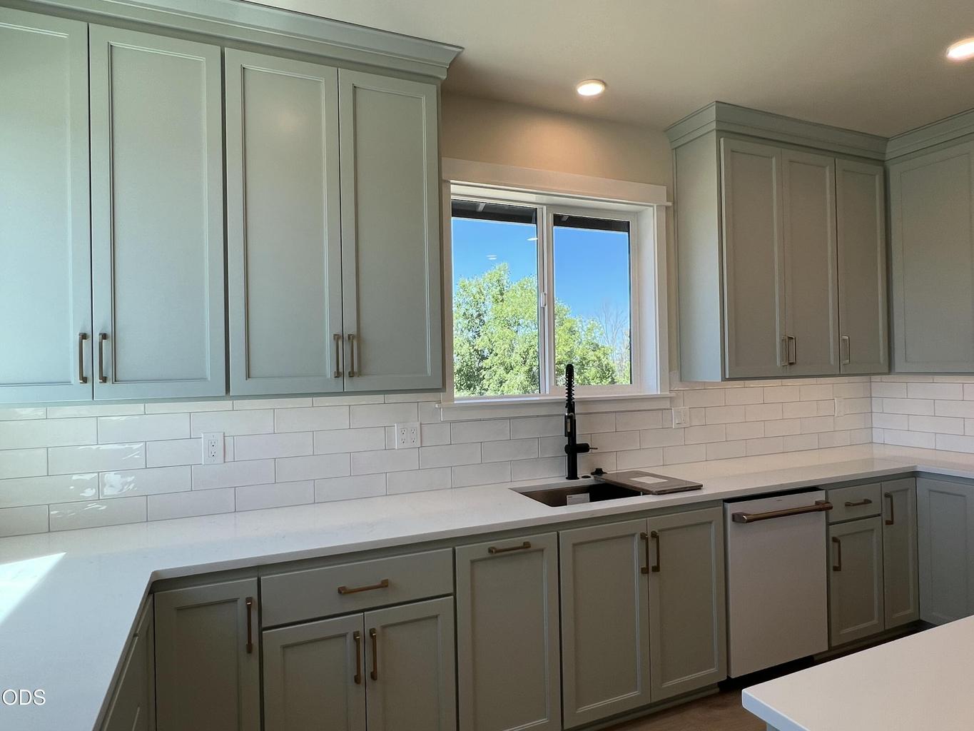 Photo of 202 SE Larkspur Drive 25 of 65