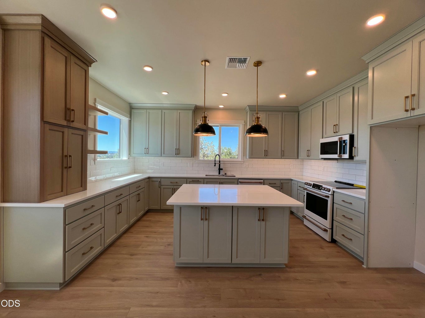 Photo of 202 SE Larkspur Drive 26 of 65