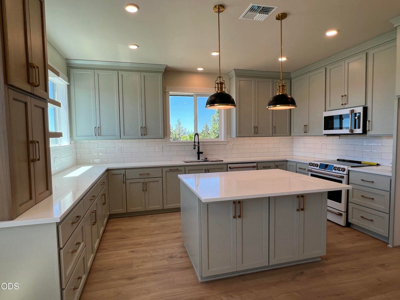 Photo of 202 SE Larkspur Drive 27 of 65