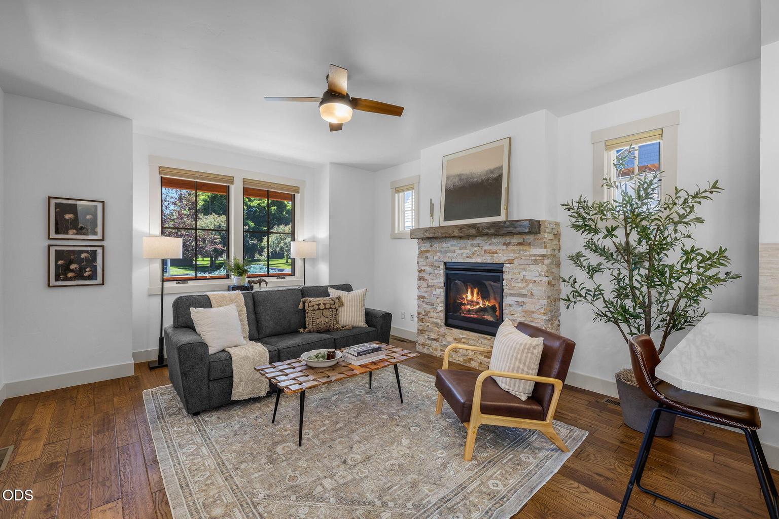 Photo of 446 S Cottonwood Street 4 of 57