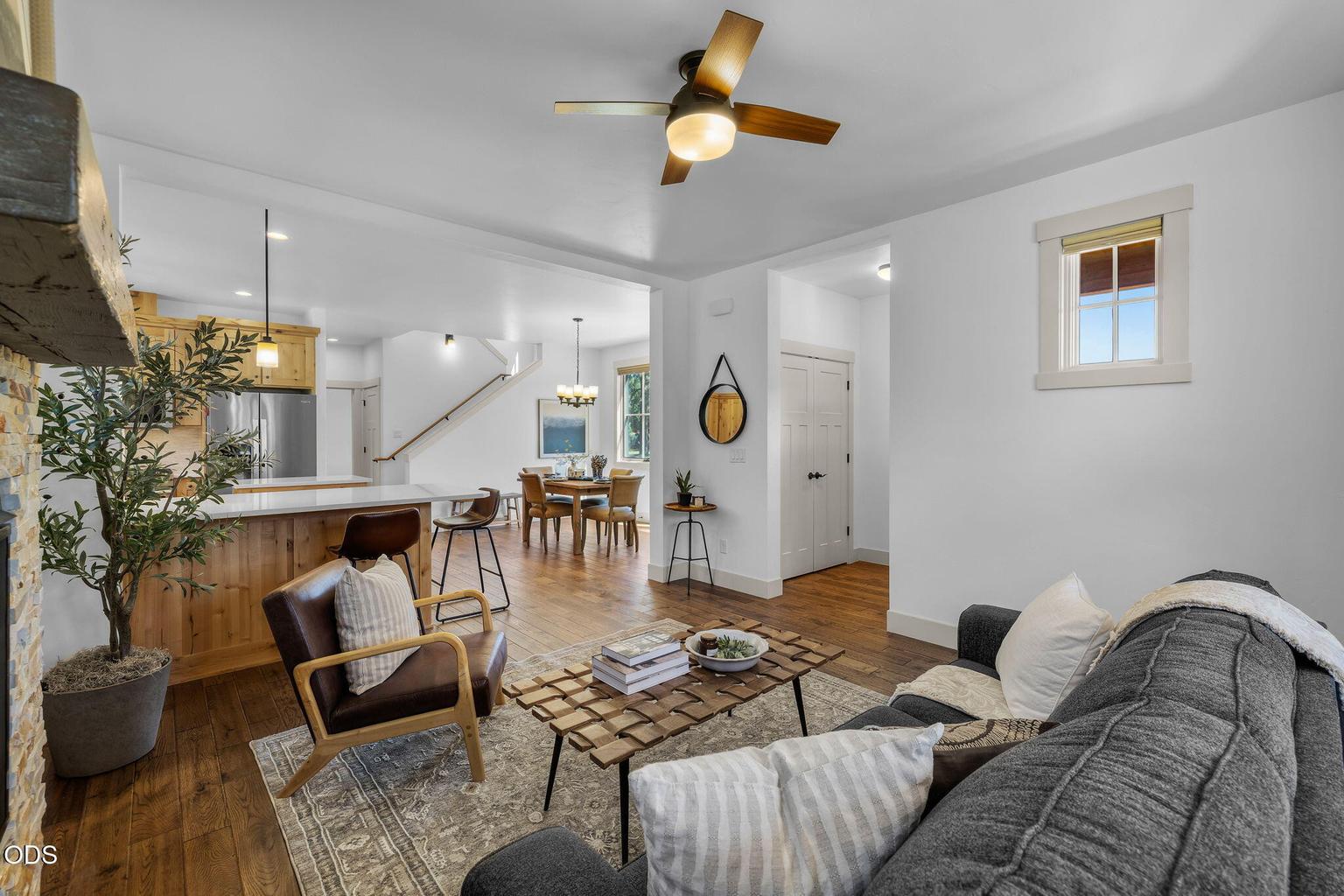 Photo of 446 S Cottonwood Street 5 of 57