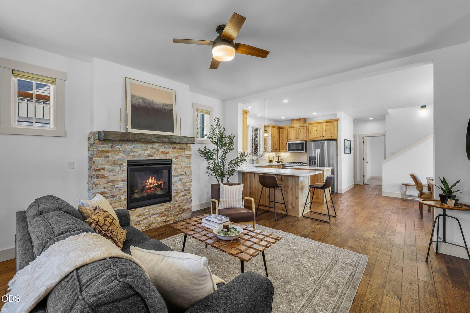 Photo of 446 S Cottonwood Street 6 of 57