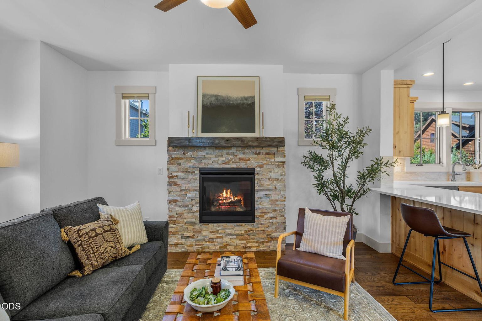 Photo of 446 S Cottonwood Street 7 of 57