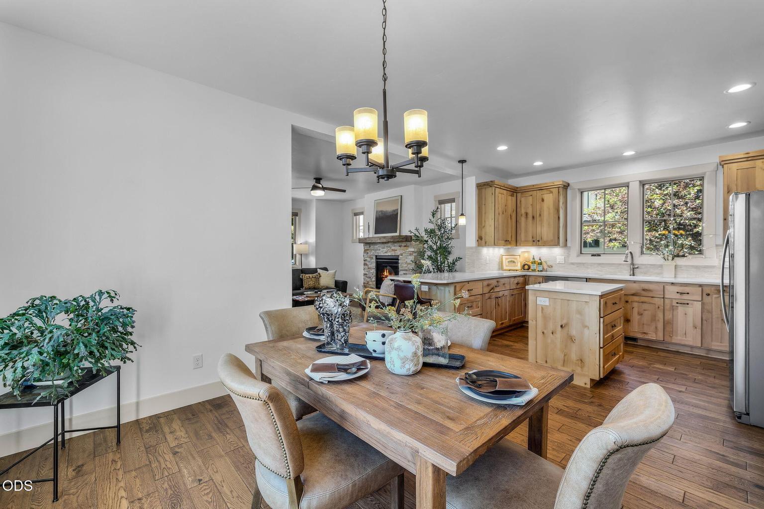 Photo of 446 S Cottonwood Street 10 of 57