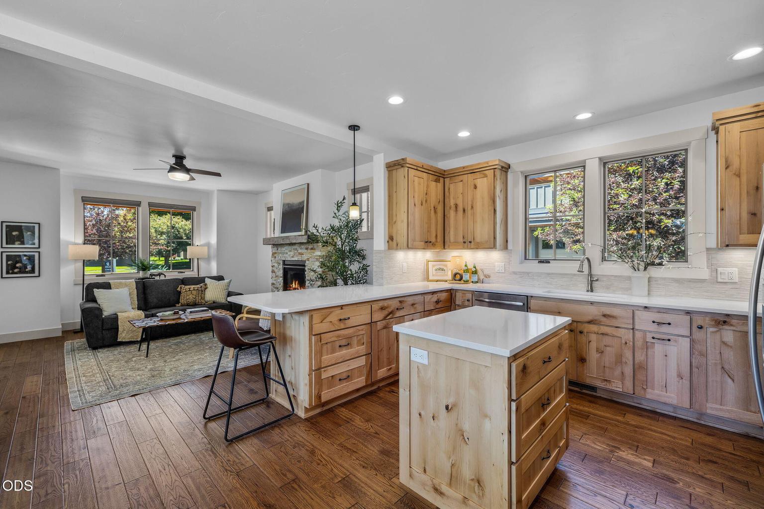 Photo of 446 S Cottonwood Street 11 of 57