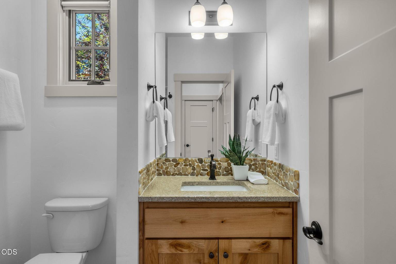 Photo of 446 S Cottonwood Street 15 of 57