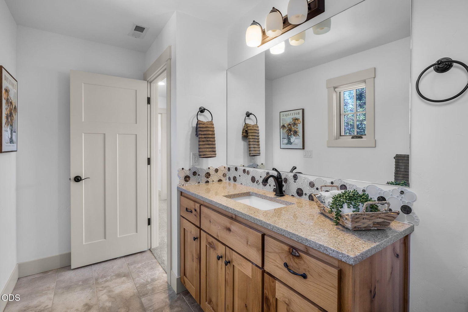 Photo of 446 S Cottonwood Street 29 of 57