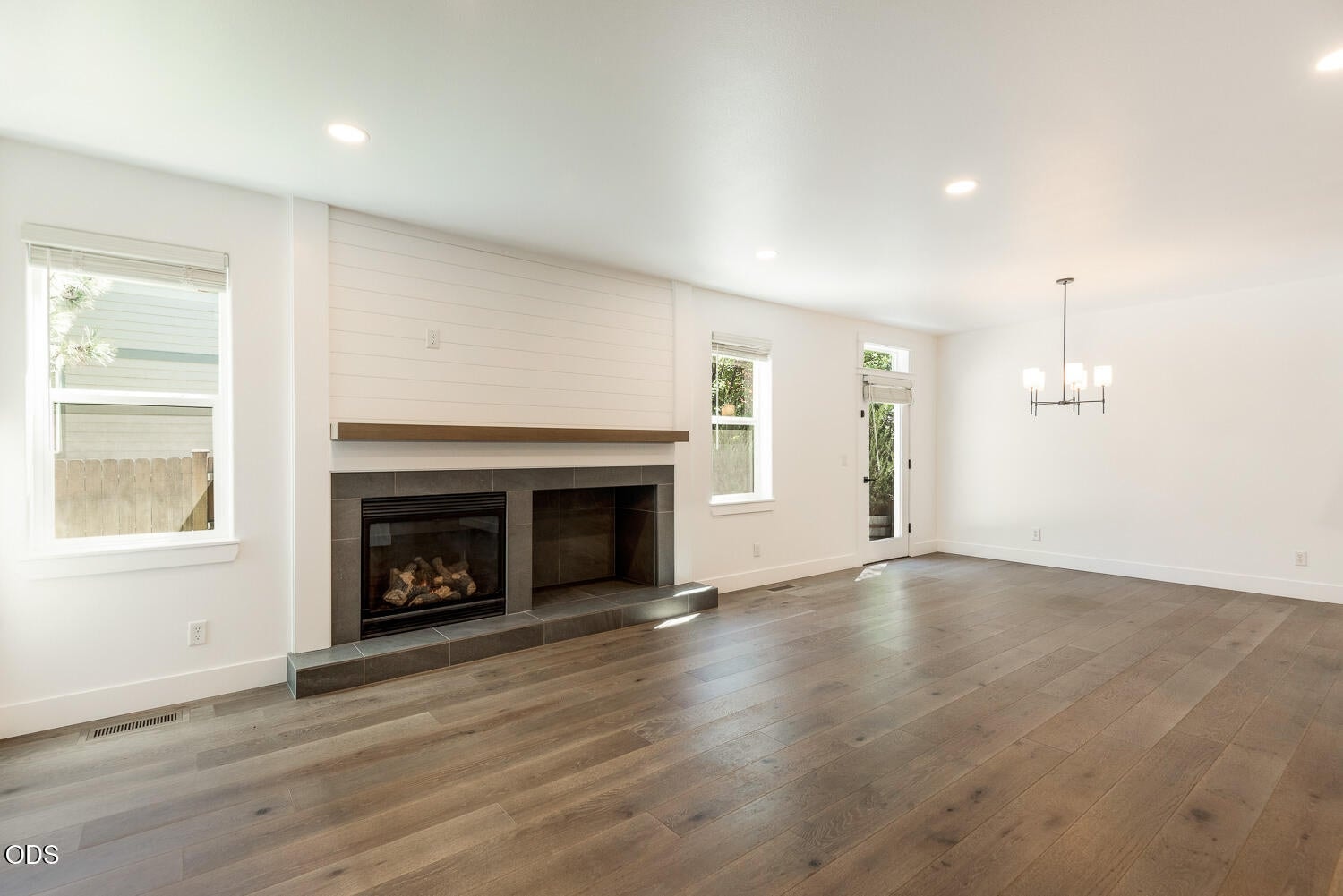 Photo of 1641 W Hill Avenue 6 of 35