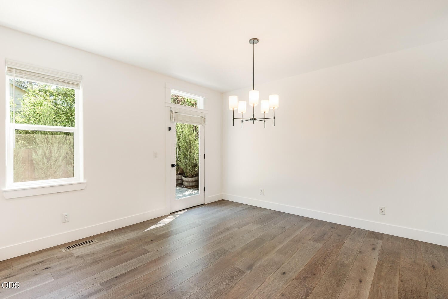 Photo of 1641 W Hill Avenue 8 of 35