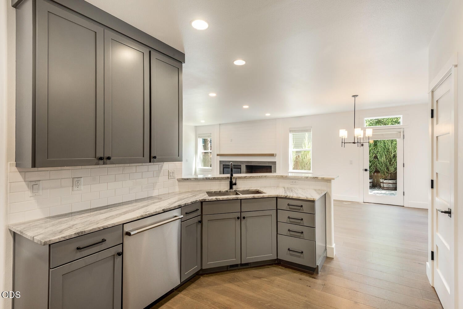 Photo of 1641 W Hill Avenue 12 of 35