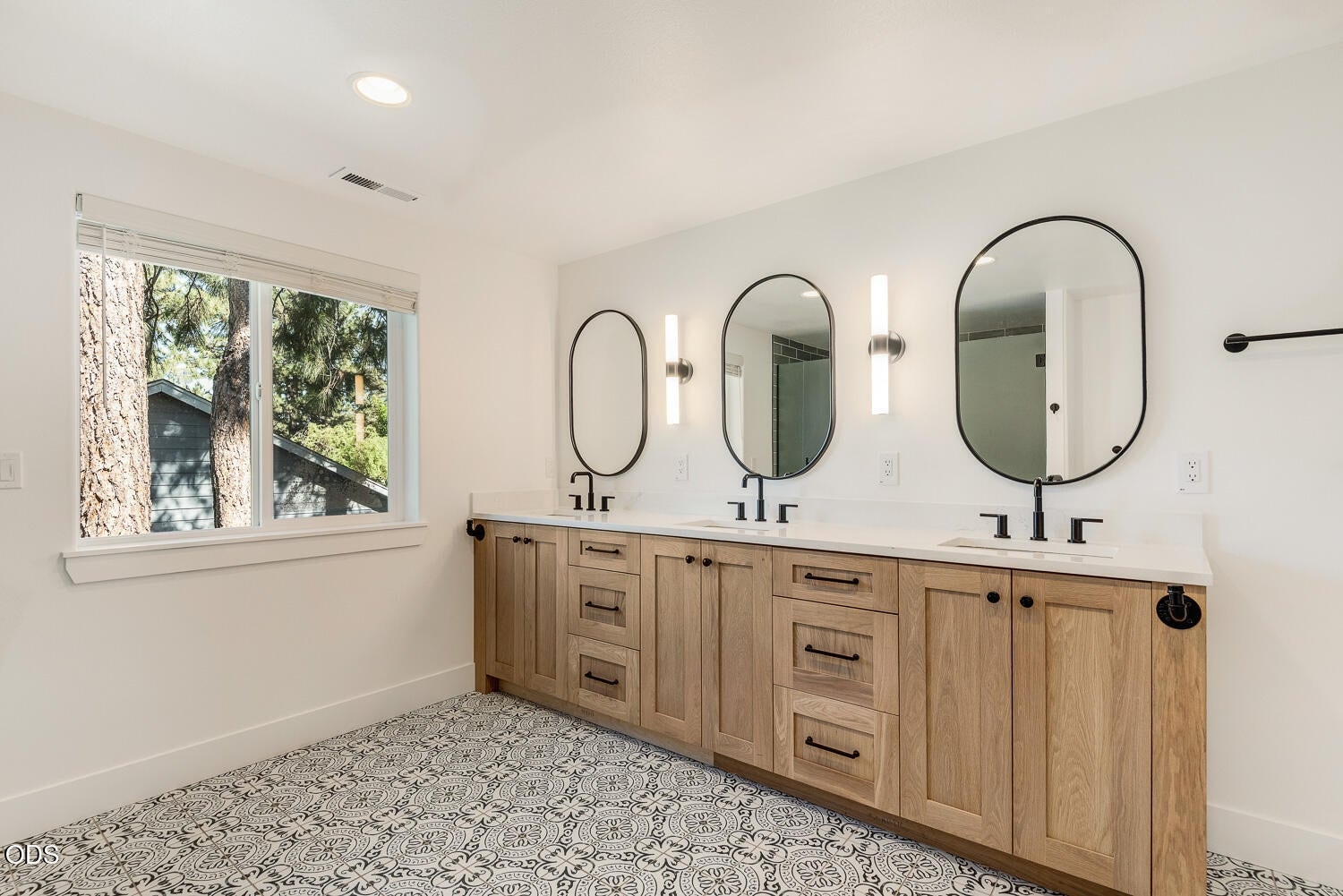 Photo of 1641 W Hill Avenue 26 of 35
