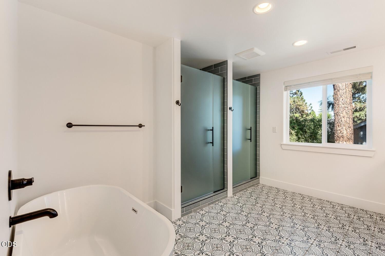 Photo of 1641 W Hill Avenue 27 of 35