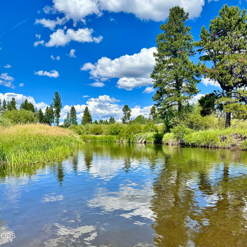 UNOBSTRUCTED PADDLING BETWEEN LA PINE AND THE DESCHUTES RIVER IN SUNRIVER.