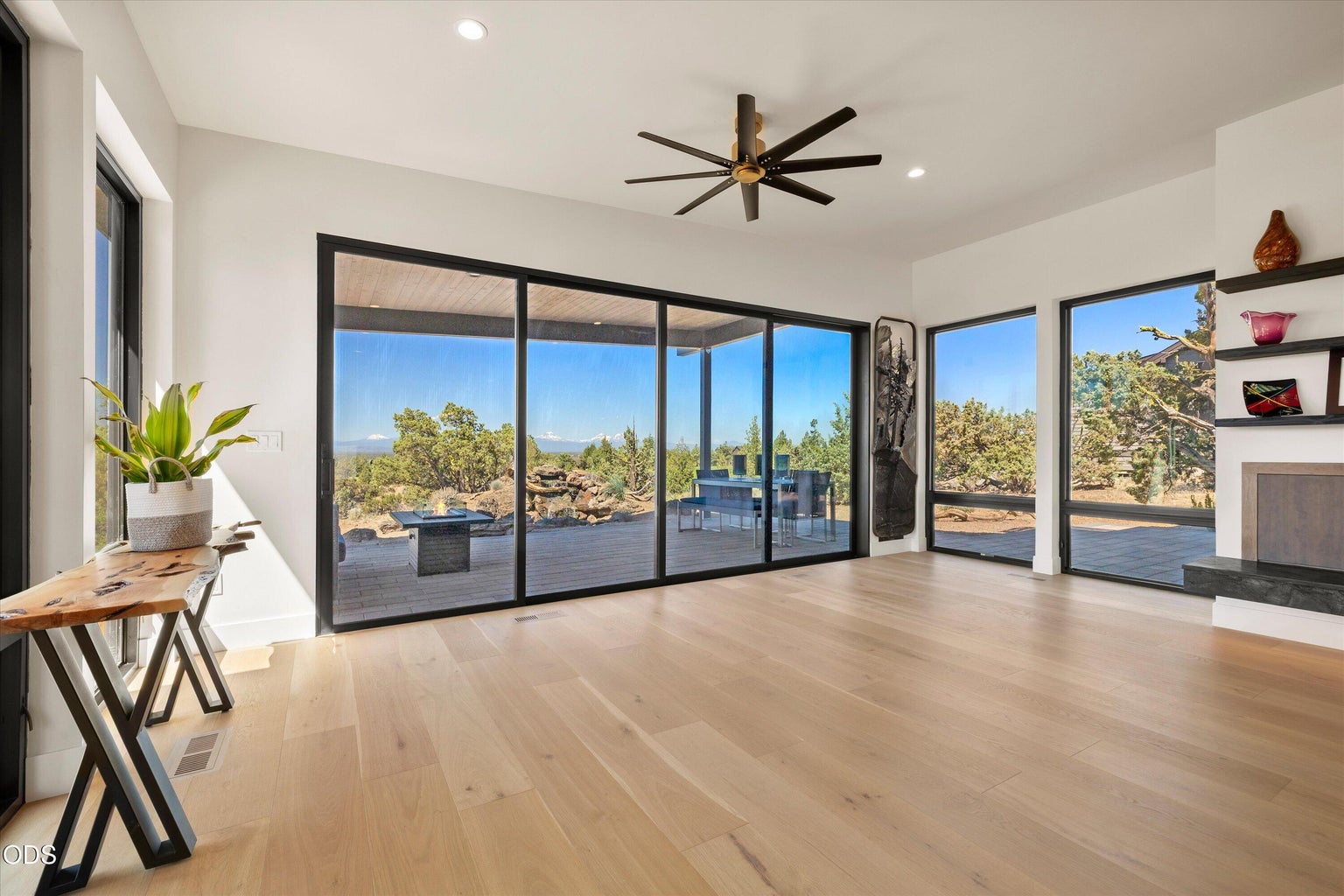 Every space opens up to the beautiful natural surroundings