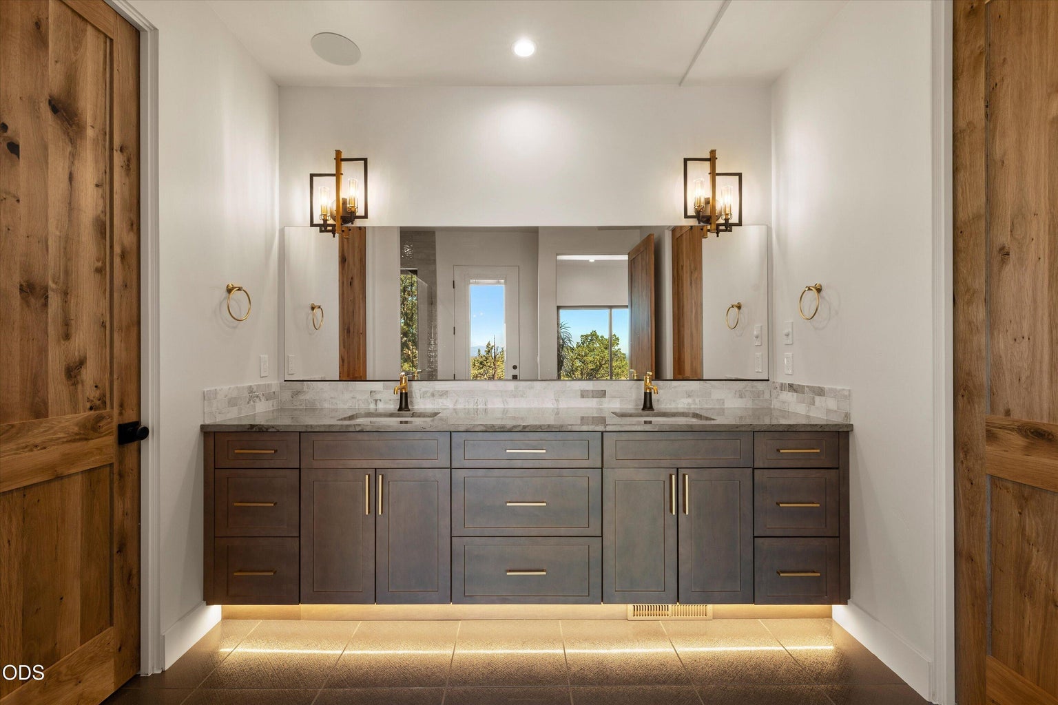 Double vanity and specialty lighting in the primary ensuite