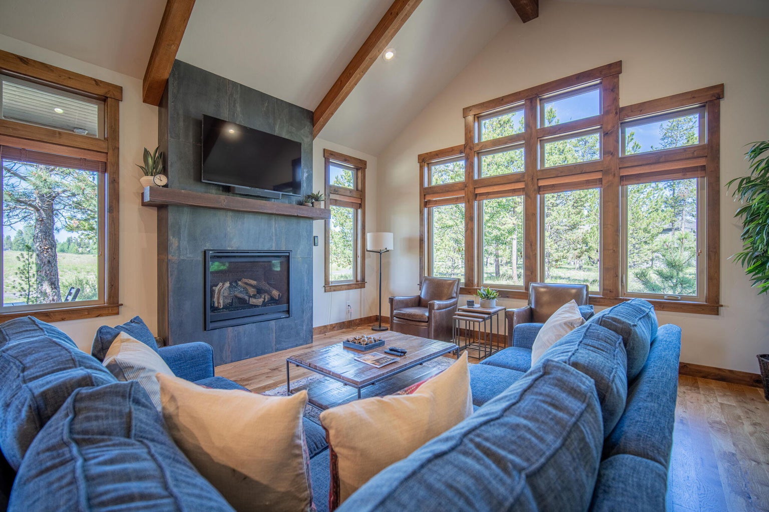 Premier location in the Caldera Springs community with views of Mt Bachelor and The Links course right out your back patio. The Lake House and Quarry Pool are adjacent to the links course.