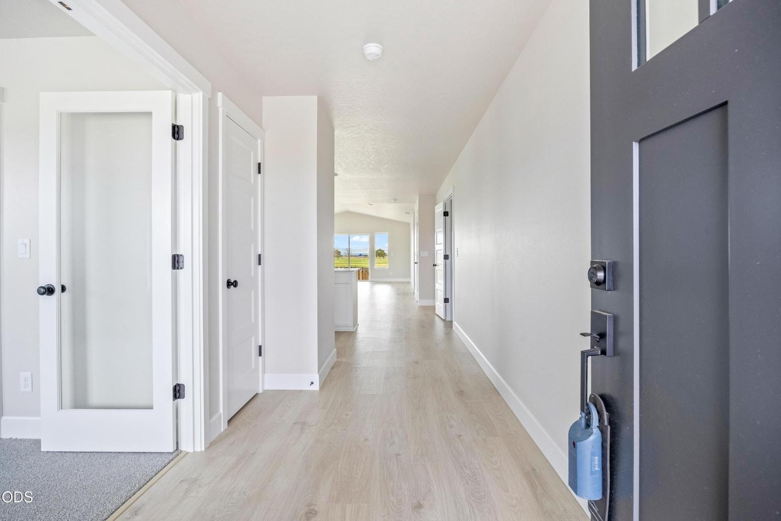 Photo of 1172 NW Fairway Road 3 of 21