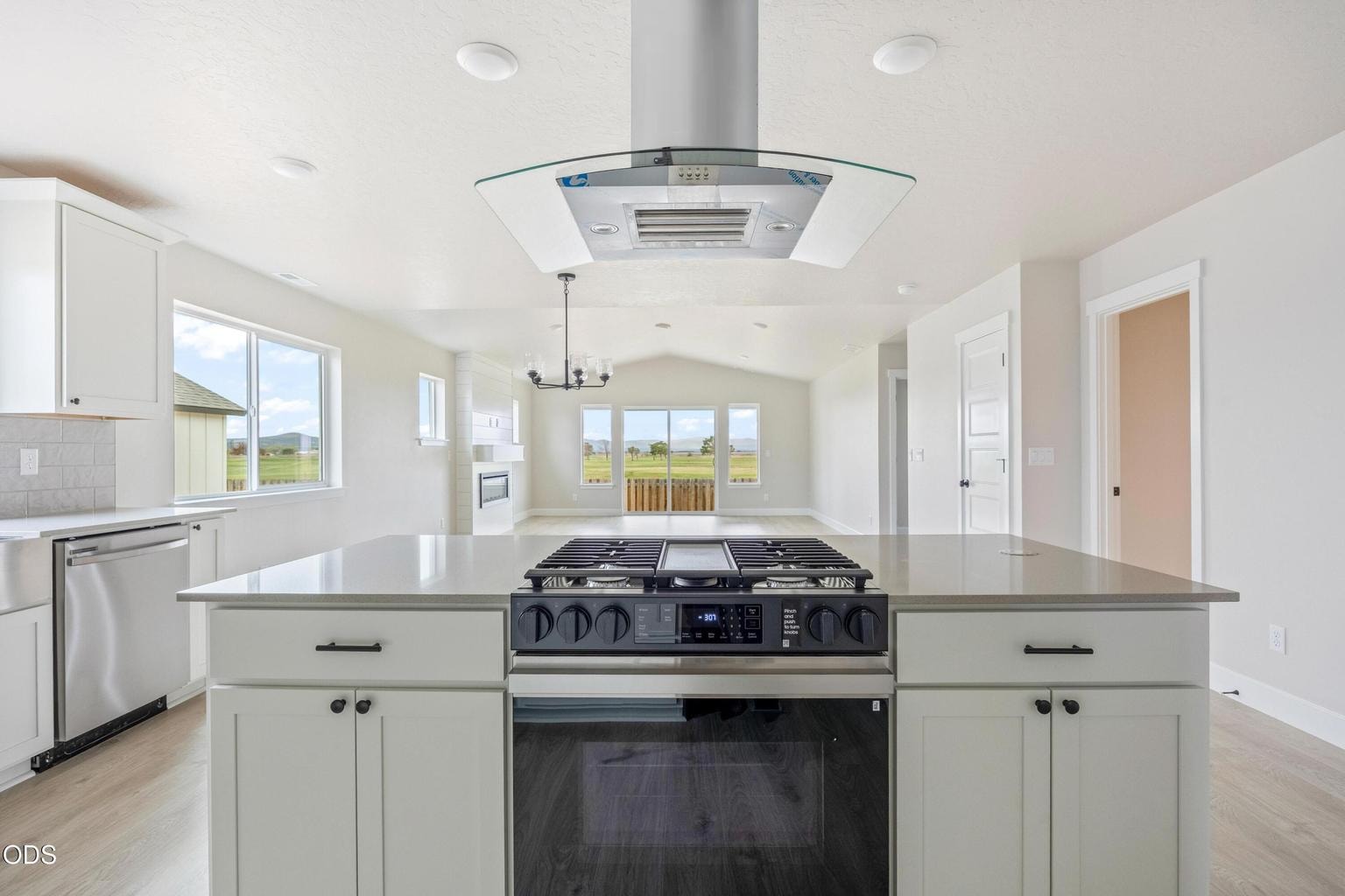 Photo of 1172 NW Fairway Road 5 of 21