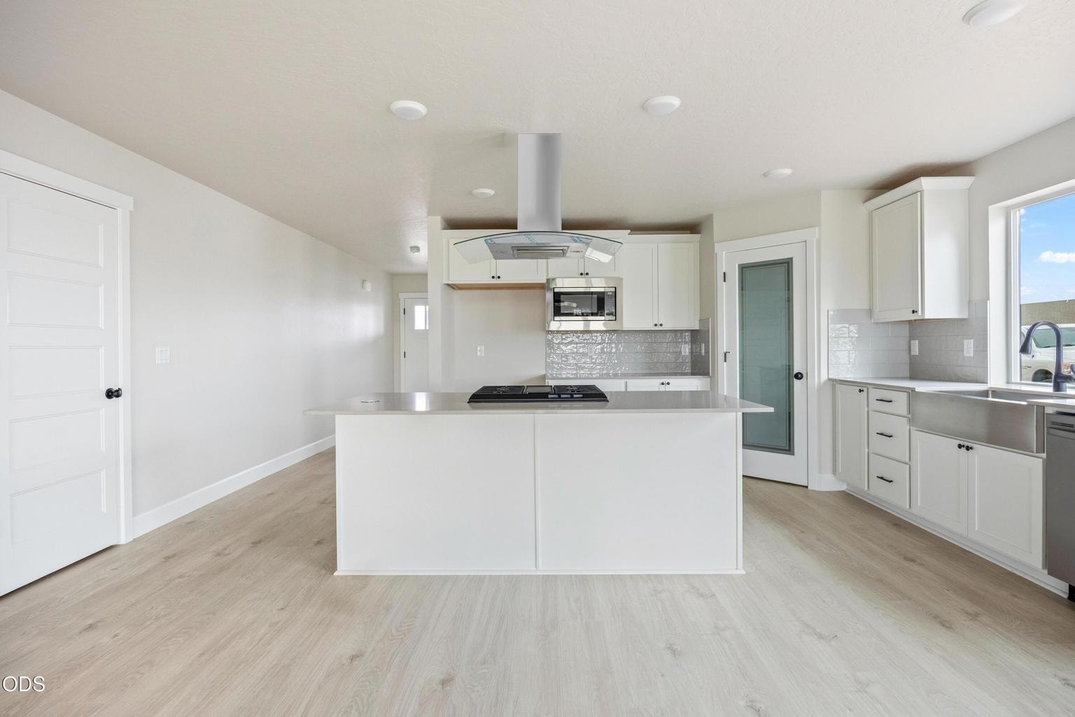 Photo of 1172 NW Fairway Road 7 of 21