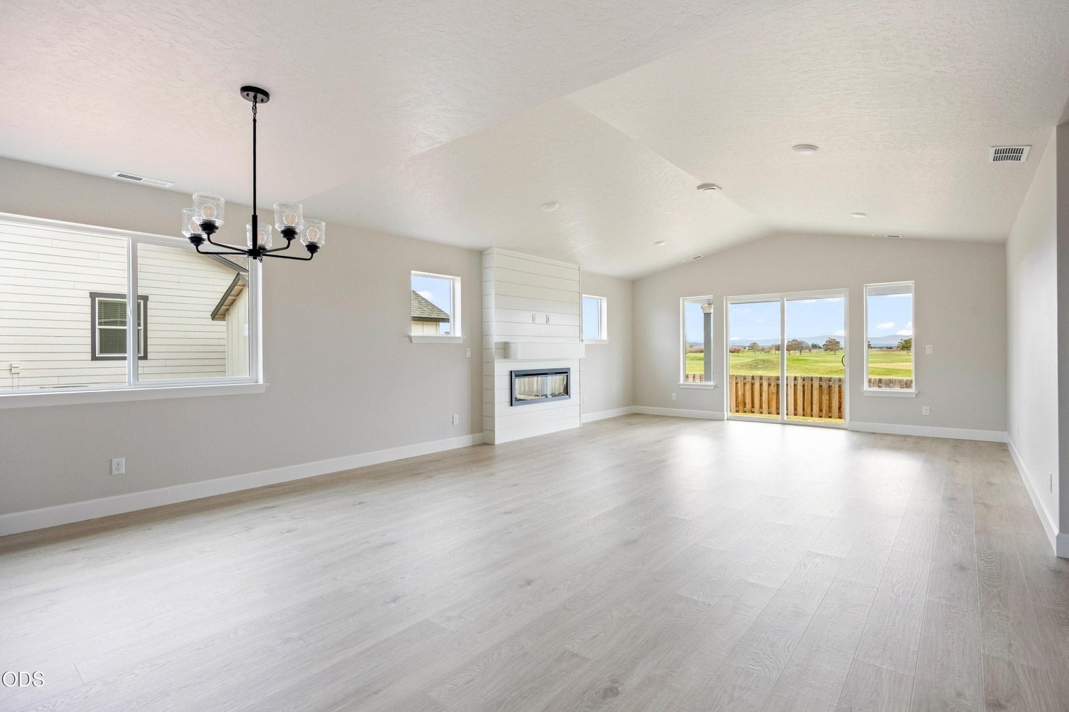 Photo of 1172 NW Fairway Road 8 of 21