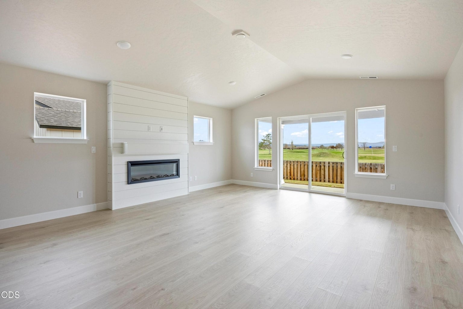Photo of 1172 NW Fairway Road 9 of 21