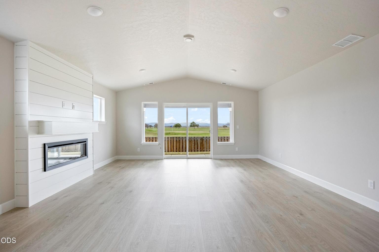 Photo of 1172 NW Fairway Road 10 of 21