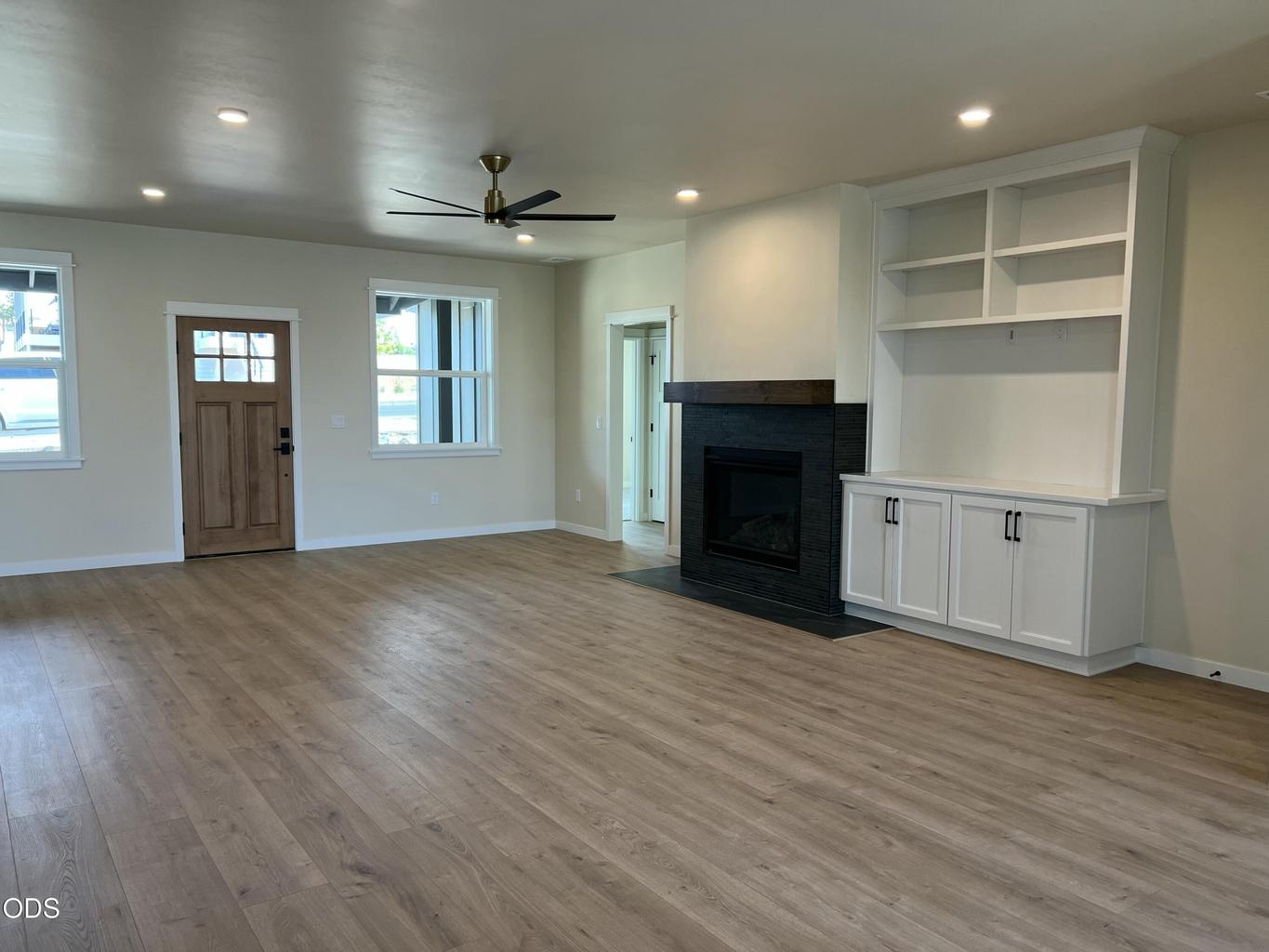 Photo of 202 SE Larkspur Drive 19 of 65