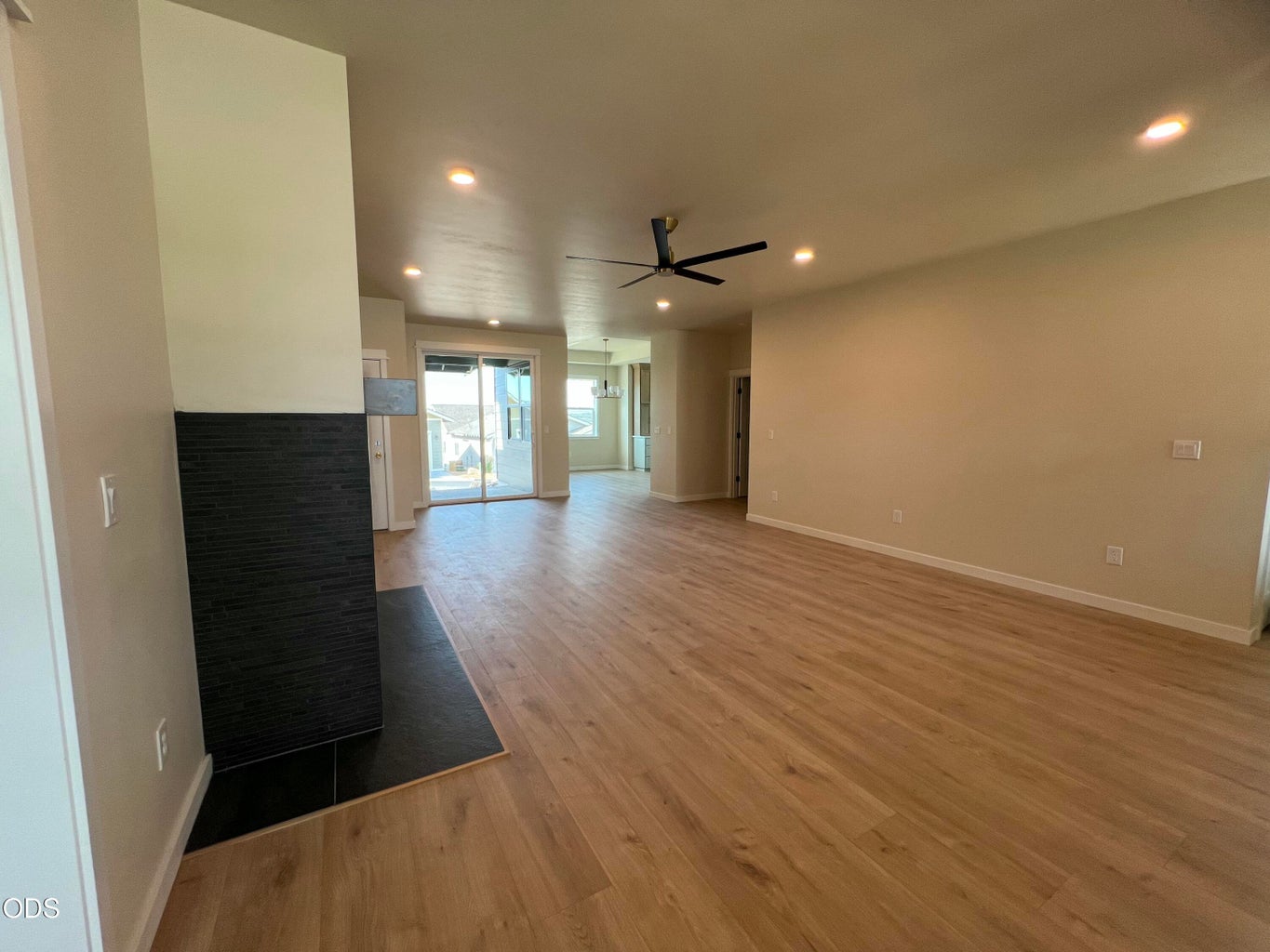 Photo of 202 SE Larkspur Drive 23 of 65