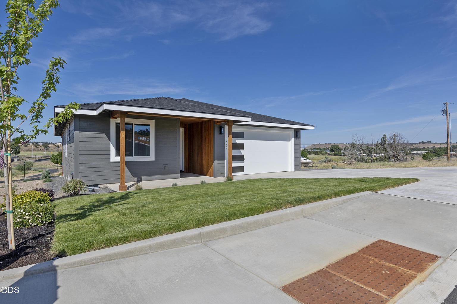 Photo of 790 SE CUB CT. Court 38 of 39