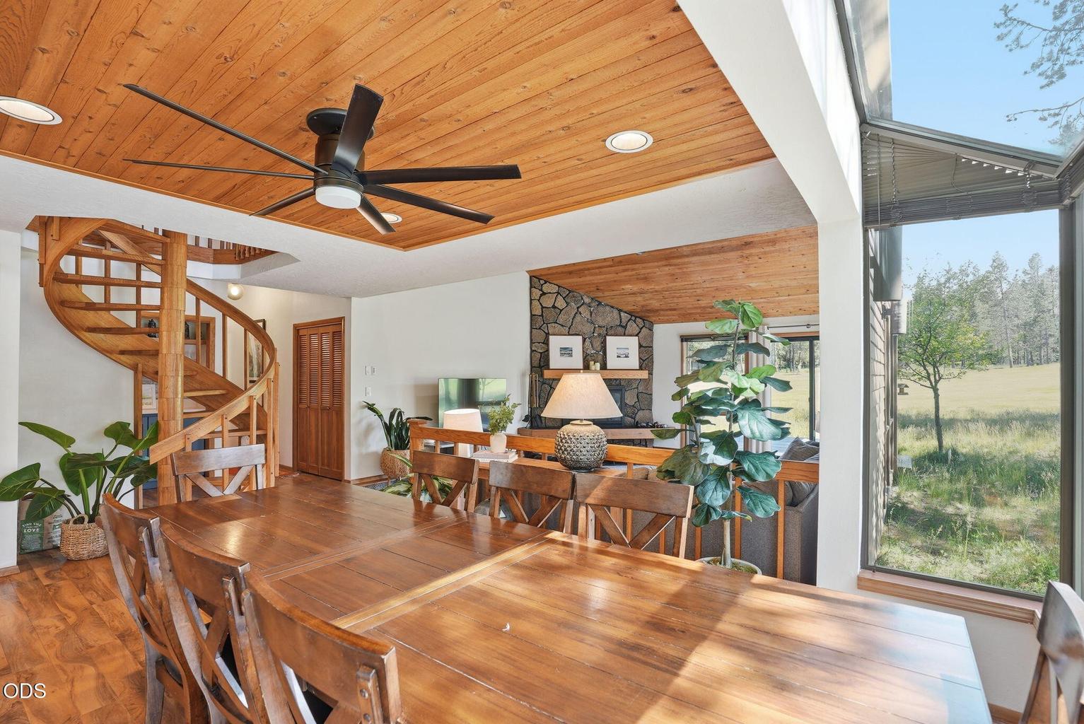 Photo of 17901 Red Cedar Lane 10 of 43