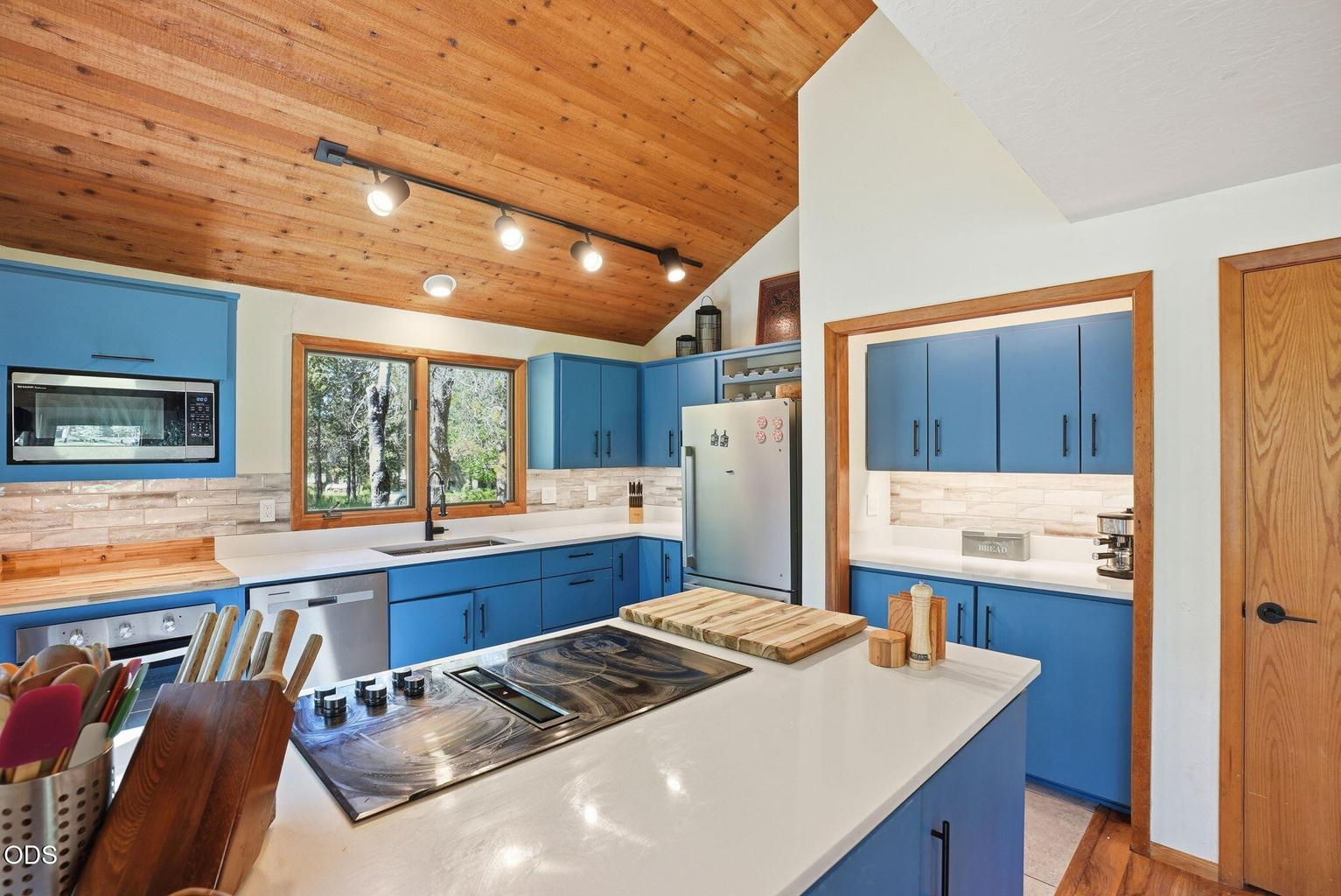 Photo of 17901 Red Cedar Lane 11 of 43