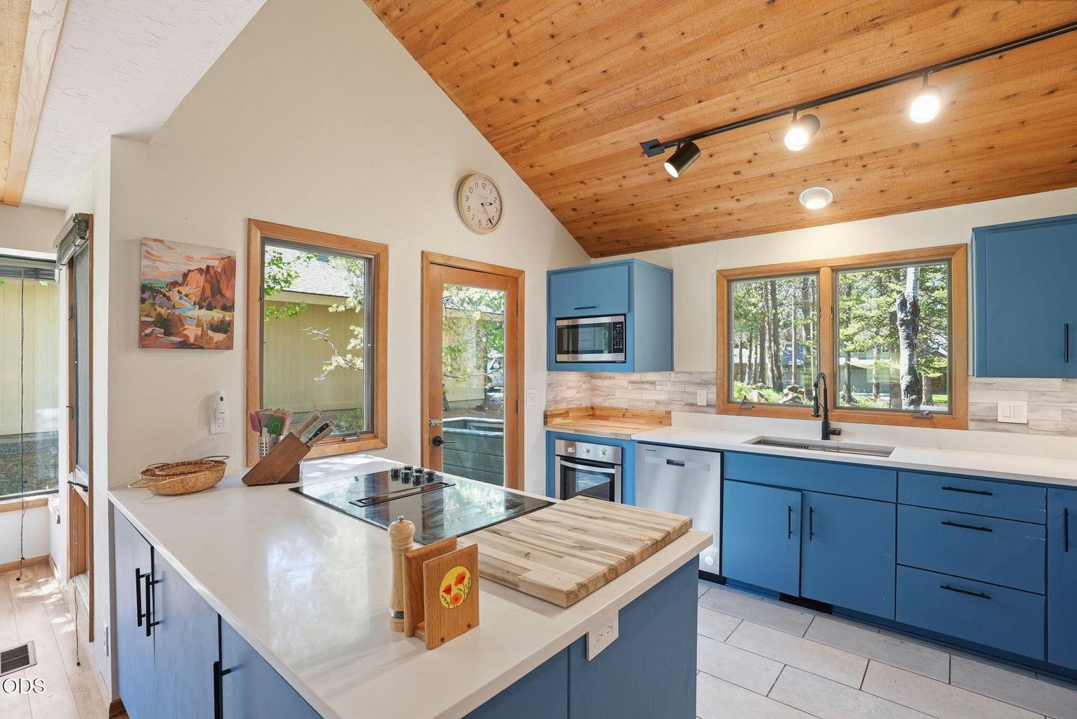 Photo of 17901 Red Cedar Lane 12 of 43