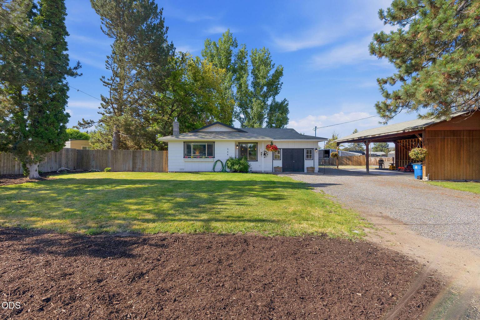 Photo of 524 NW Martingale Road 3 of 32