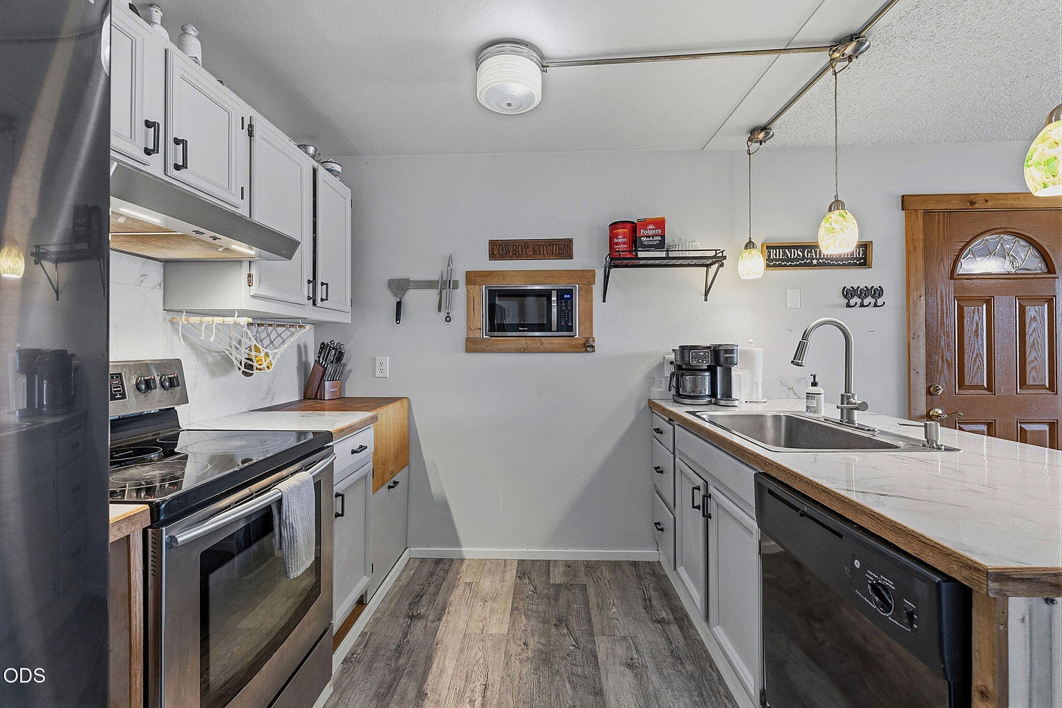 Photo of 524 NW Martingale Road 8 of 32
