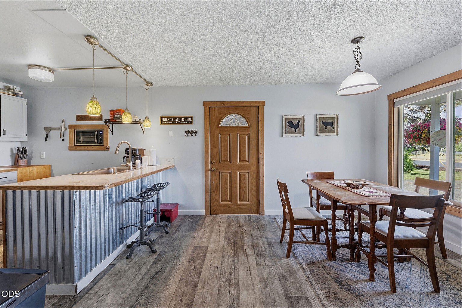 Photo of 524 NW Martingale Road 11 of 32