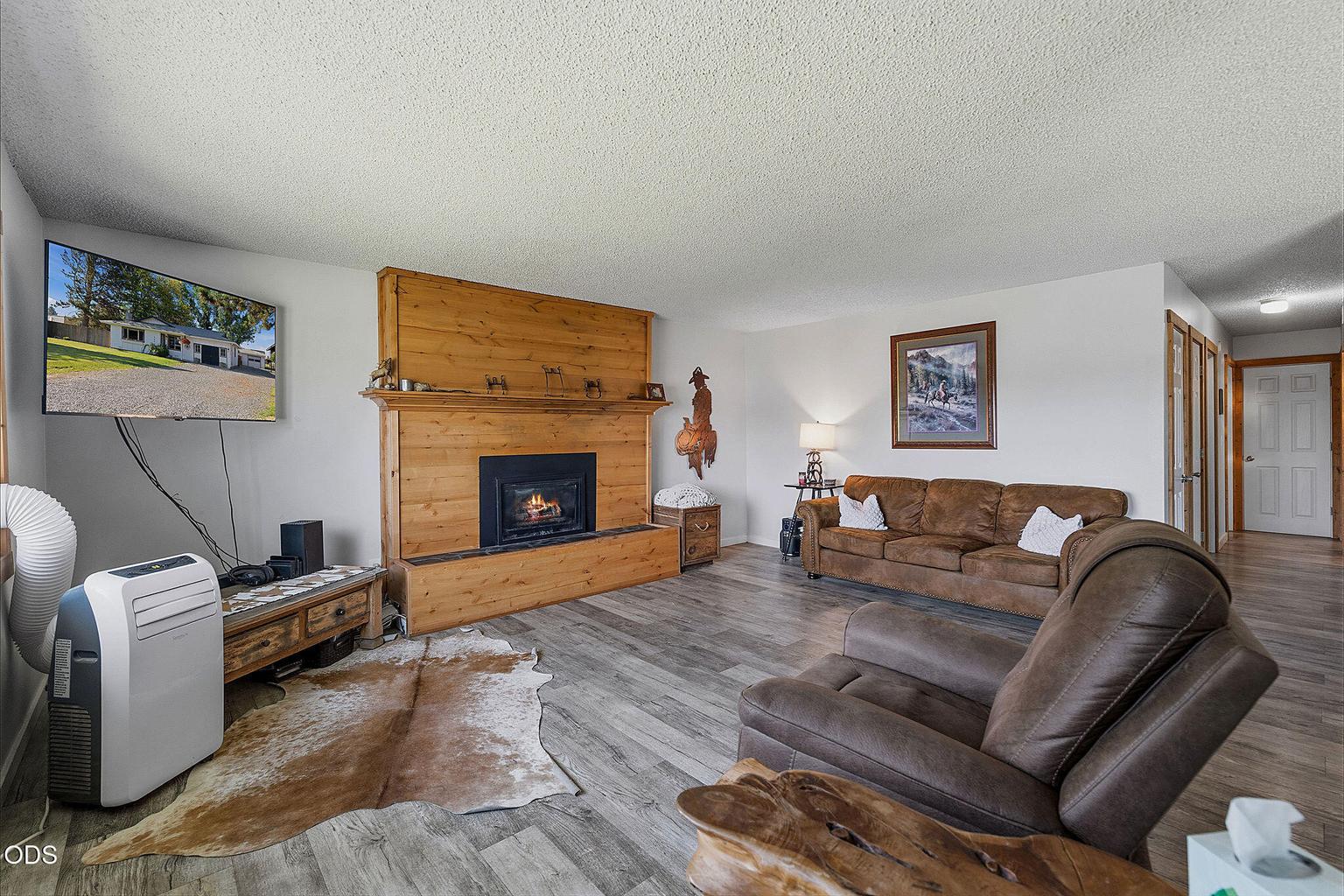 Photo of 524 NW Martingale Road 5 of 32