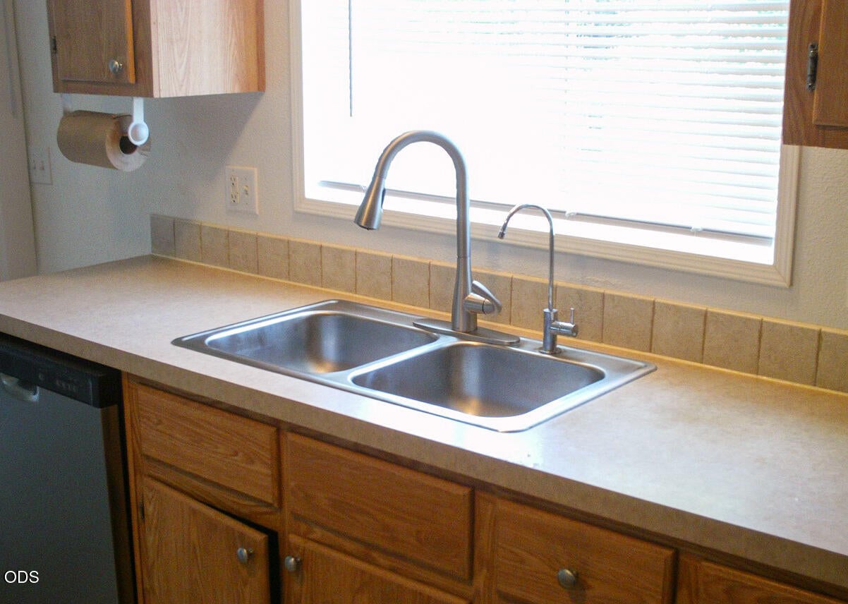 Photo of 17044 Whittier Drive 4 of 28