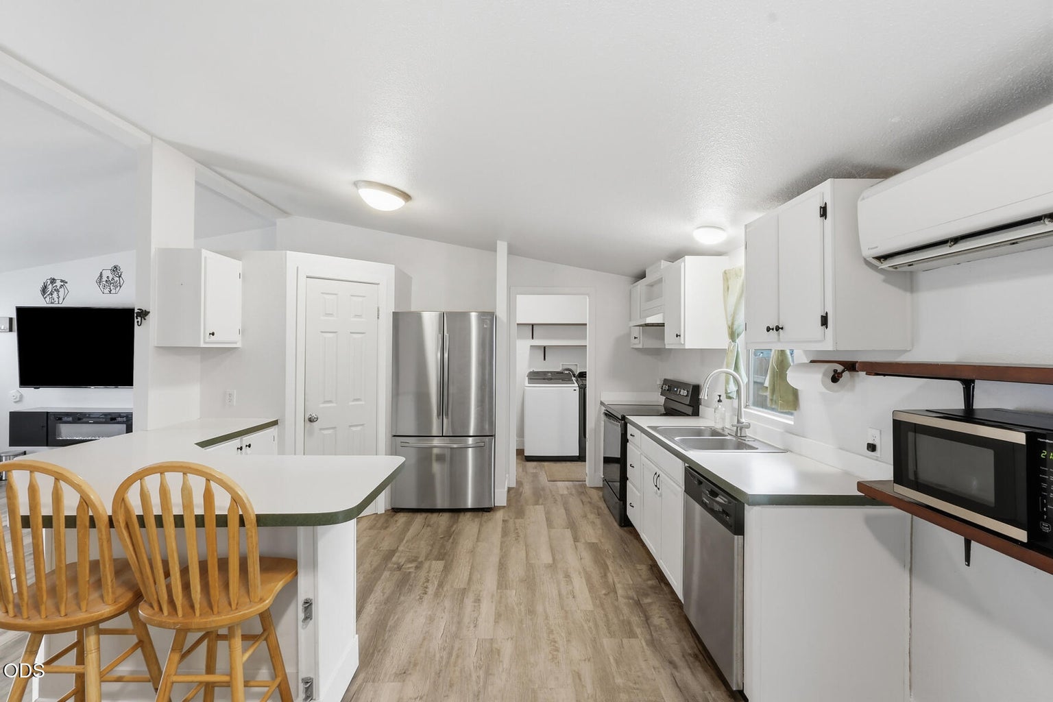 Photo of 194 SE Garner Street 5 of 30